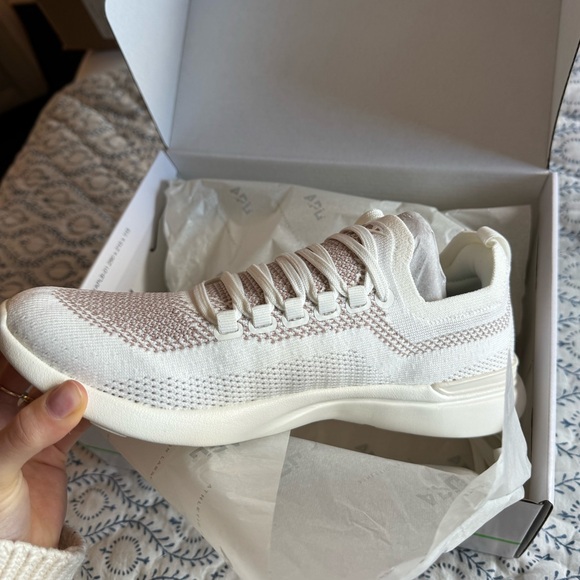 APL TechLoom Breeze in color Ivory/Almond Women’s 8.5 BRAND NEW IN BOX - Picture 1 of 6